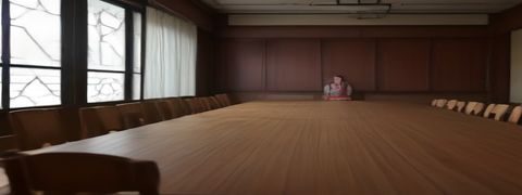 日本国际交流基金会认证颁奖典礼现场，平台代表接受日本语言教育领域权威认证证书，背景为正式颁奖礼台